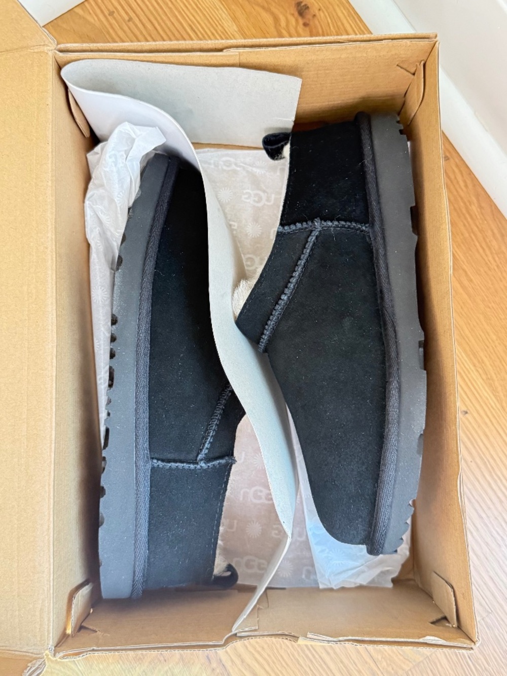 NIB UGG Kids Classic Micro Black Boots - Size Big Kid 5 / Women’s 7